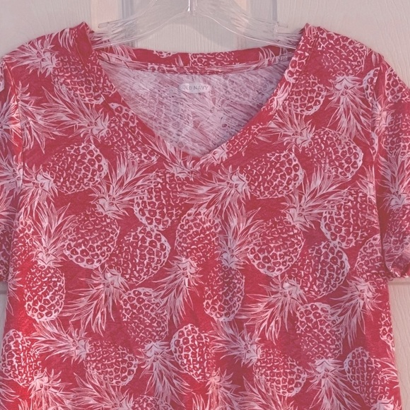 βοΈ3/$15 Old Navy Everywear Pink Coral Pineapple Print V-neck Tee Shirt, Size M - Picture 2 of 8